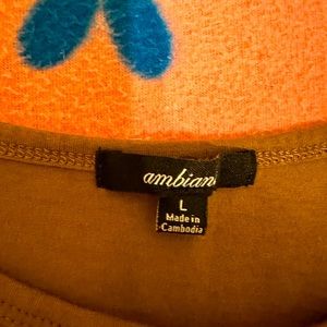 Super cute brown shirt